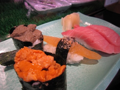 Uni, sushi au foie de crabe, sushi aux œufs d'harengs et o-toro
